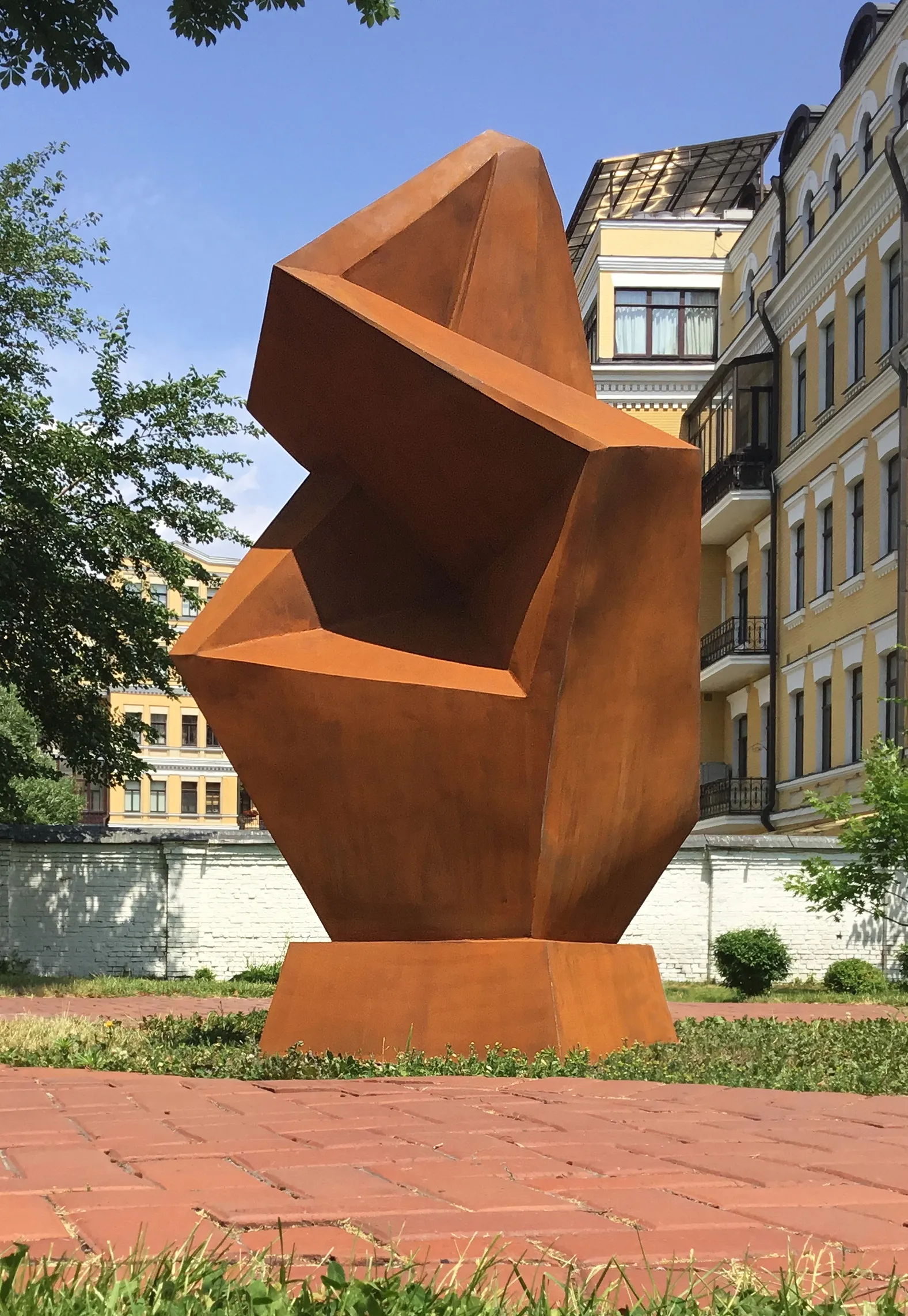 Image of SINGULARITY by Roman Kykta, size: 2250/1400/1300 мм, made of Corten steel, Sculpture Symposiums medium Photo 1 of 6.