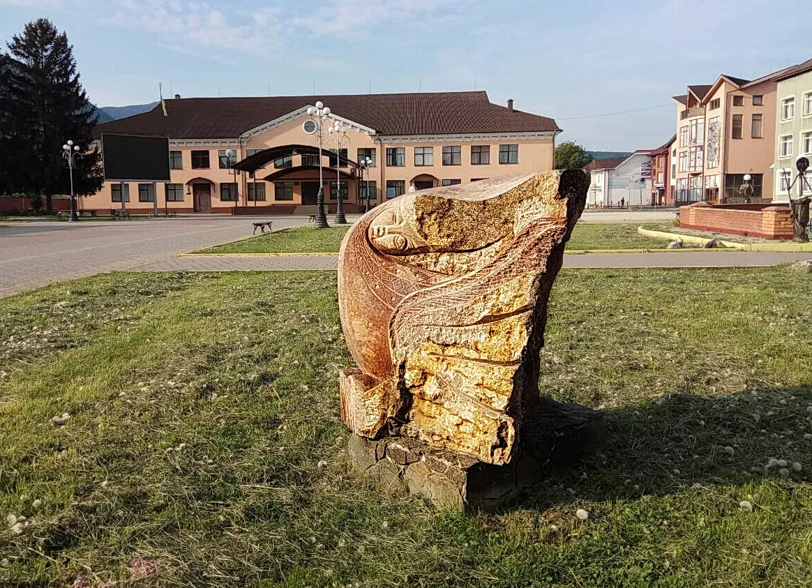 Obraz SIRYN autorstwa Roman Kykta, rozmiar: 1700/1600/1300 мм, wykonany z Marmur, medium Rzeźba Sympozjum, z Miasto Tiaczów, obwód zakarpacki. Zdjęcie 1 z 3.