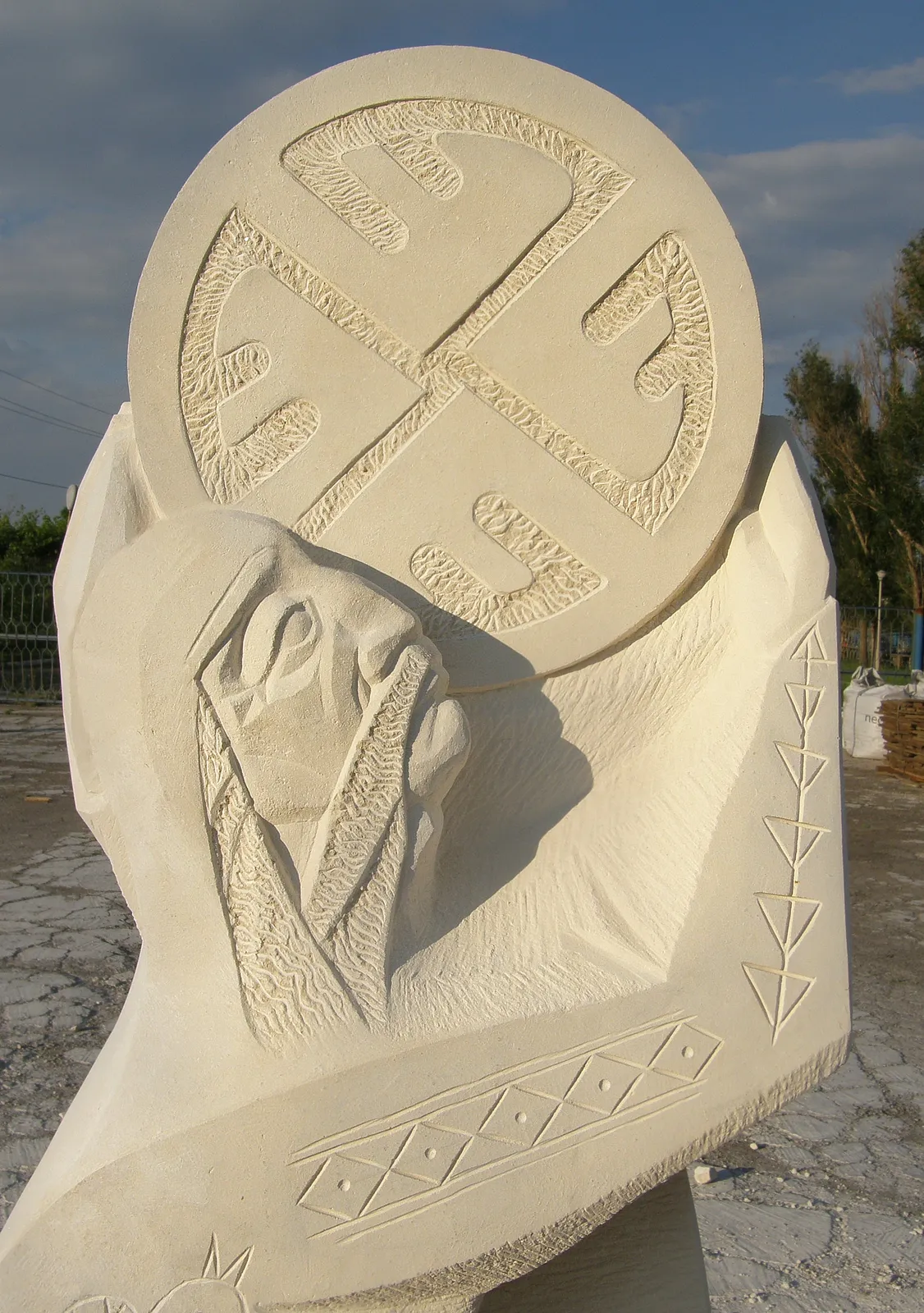 Зображення "ДРЕВНІЙ РИТУАЛ" від Роман Кикта, розмір: 1900/600/350 мм , матеріали: Вапняк, медіум: Скульптура Симпозіуми, місто: м. Приморське, Запорізька обл. Фото 6 з 6.