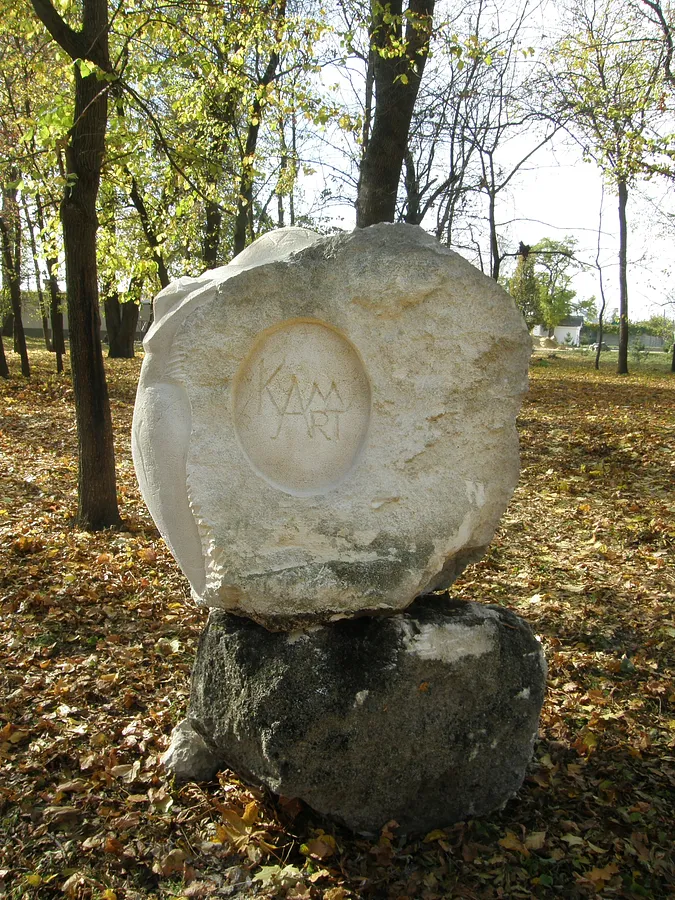 Зображення "ТРИПІЛЬСЬКА НІКА " від Роман Кикта, розмір: 1300/900/500 мм , матеріали: Вапняк, медіум: Скульптура Симпозіуми, місто: м. Каменка, Придністров’я