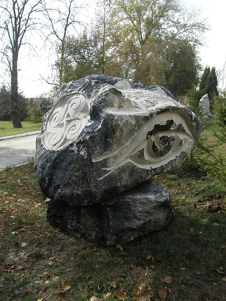Image of I KNOW... by Roman Kykta, size: 1700/1500/1000 мм , made of Limestone, Sculpture Symposiums medium, from City of Kamenka, Transnistria Photo 2 of 3.