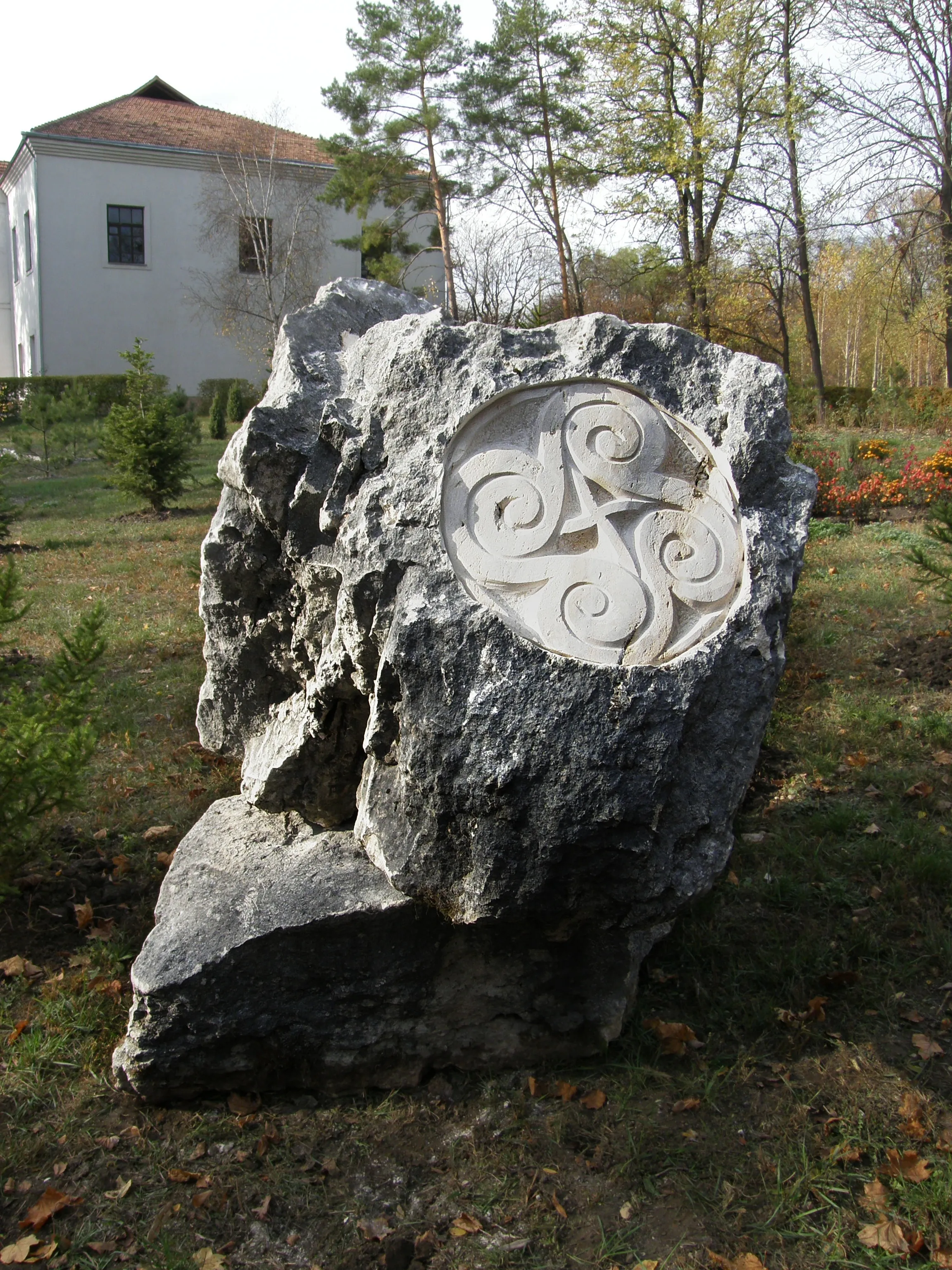 Image of I KNOW... by Roman Kykta, size: 1700/1500/1000 мм , made of Limestone, Sculpture Symposiums medium, from City of Kamenka, Transnistria Photo 3 of 3.