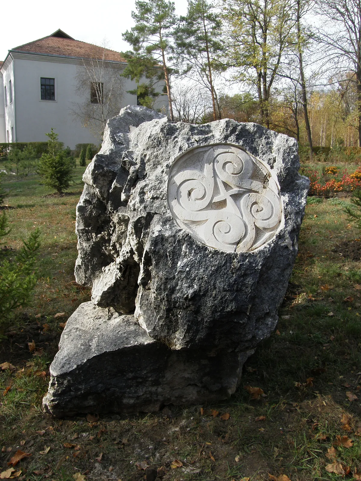 Зображення "Я ВІДАЮ..." від Роман Кикта, розмір: 1700/1500/1000 мм , матеріали: Вапняк, медіум: Скульптура Симпозіуми, місто: м. Каменка, Придністров’я Фото 3 з 3.