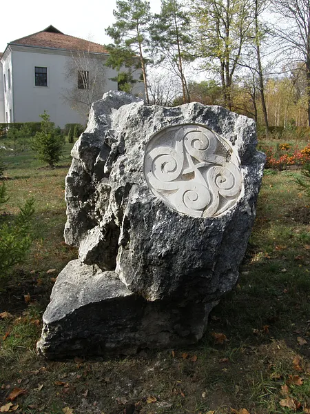 Image of I KNOW... by Roman Kykta, size: 1700/1500/1000 мм , made of Limestone, Sculpture Symposiums medium, from City of Kamenka, Transnistria Photo 3 of 3.