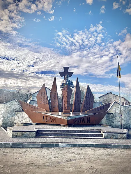 Image of Memorial to the Hero of Ukraine Colonel SERHIY LI by Roman Kykta, made of Corten steel, composite materials, Sculpture Monuments medium Photo 2 of 5.