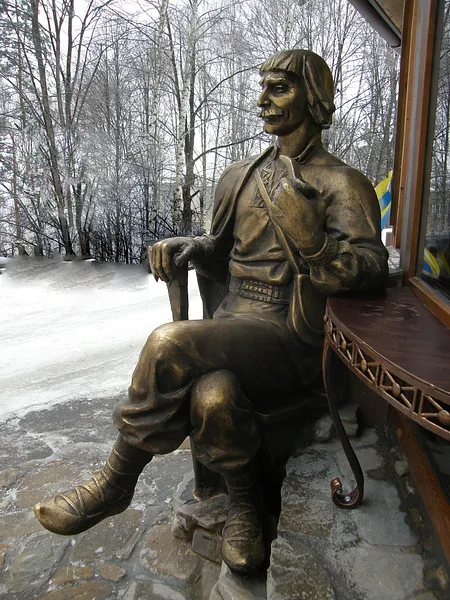 Зображення "Пам'ятний знак "БОЙКО"" від Роман Кикта, розмір: 1500/1000/900 мм, матеріали: Бетон тонований, медіум: Скульптура Пам'ятники , місто: м. Трускавець, Львівська обл., вул. В. Івасюка 13, кафе «13 стільців» Фото 3 з 3.