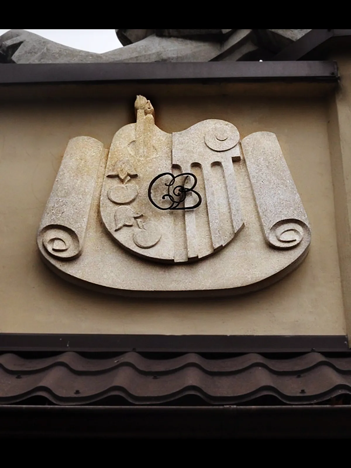 Image of Sculptural composition of a family talisman and coat of arms "ANGEL" by Roman Kykta, size: 2100/900/400 мм, 1000/900/200 мм, made of Marble crumb, limestone, Sculpture Monuments medium, from Lviv, 4b Zamkova Street Photo 4 of 5.