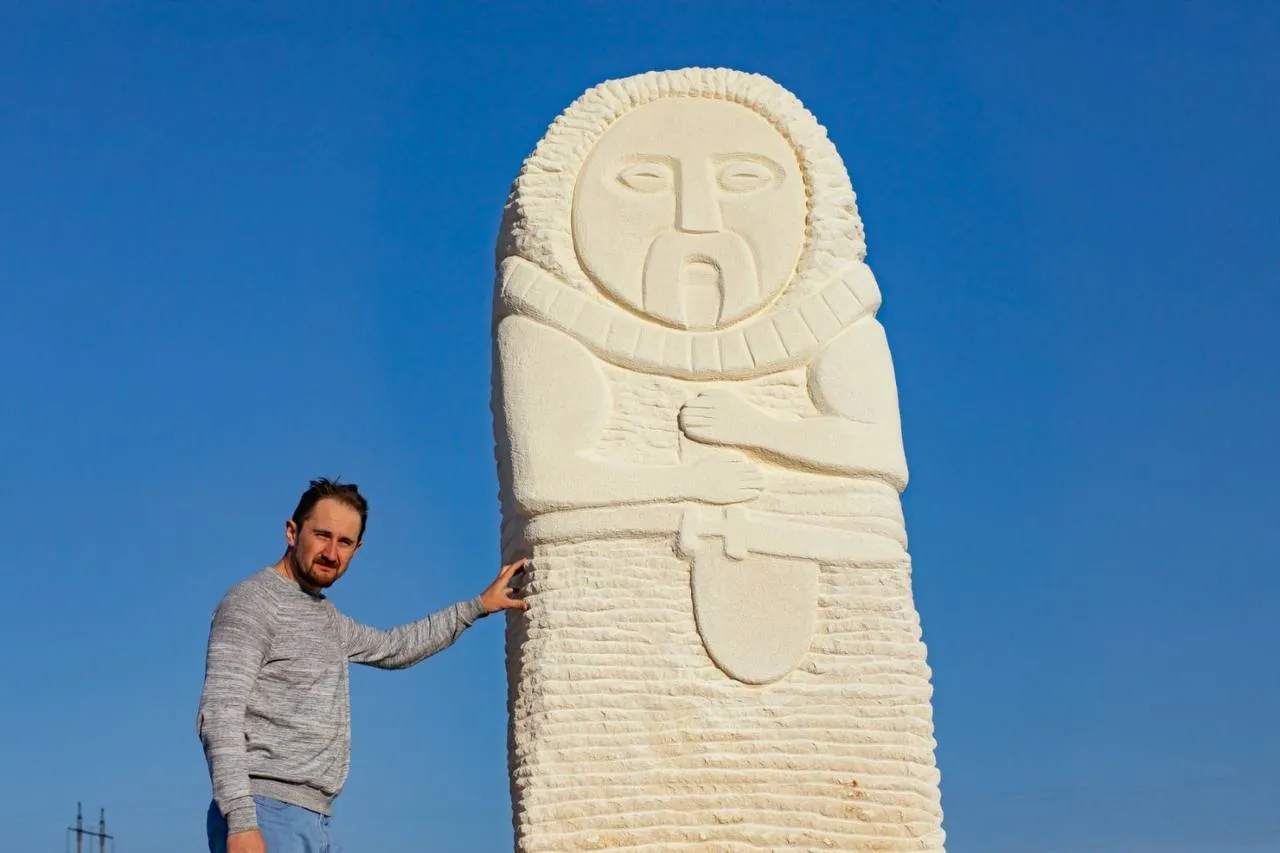 Image of MAMAI by Roman Kykta, size: 3500/1000/700 мм, made of Limestone, Sculpture Symposiums medium, from Volya Yakubova village, Lviv region. Photo 6 of 7.