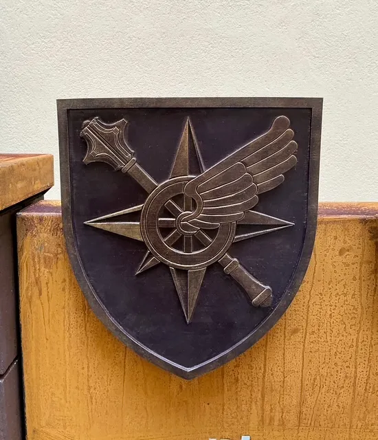 Зображення "Меморіал пам'яті полеглим воїнам Державної Спеціальної Служби Транспорту" від Роман Кикта, матеріали: Штучний камінь, кортен, медіум: Скульптура Пам'ятники , місто: Львів Фото 6 з 9.